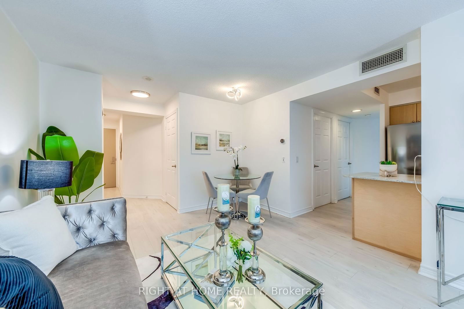 763 Bay St, unit 2702 for sale