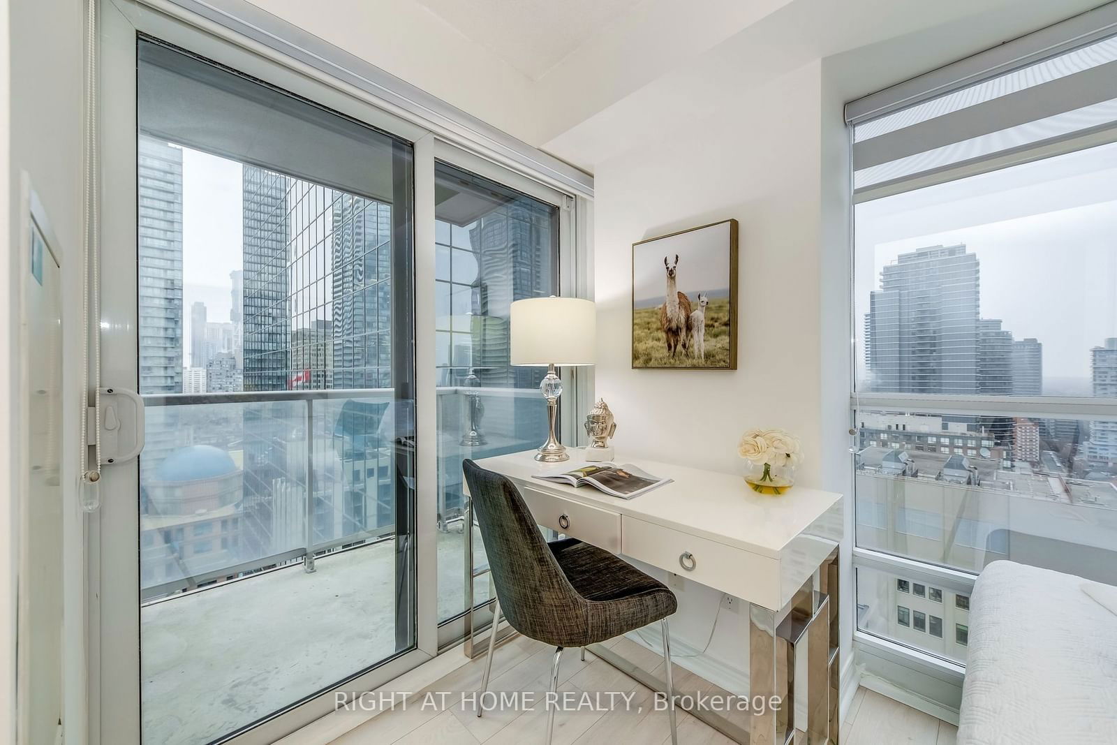 763 Bay St, unit 2702 for sale