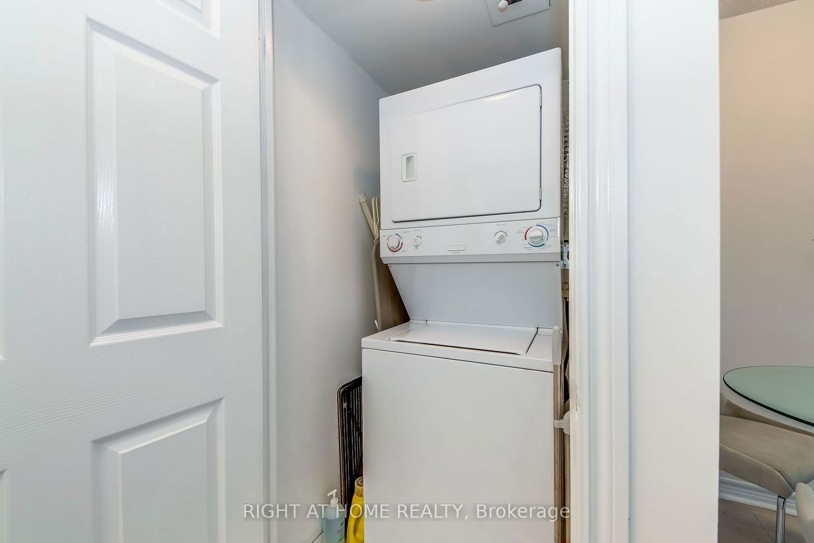 763 Bay St, unit 2702 for sale