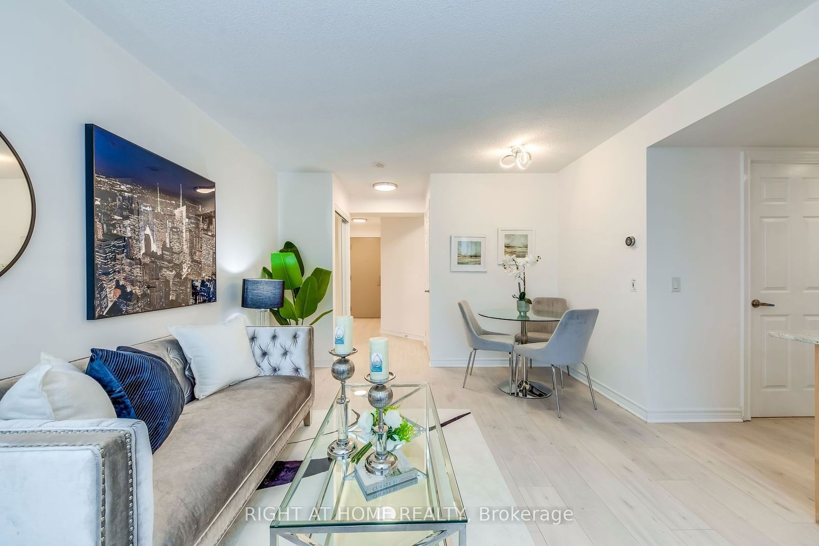 763 Bay St, unit 2702 for sale