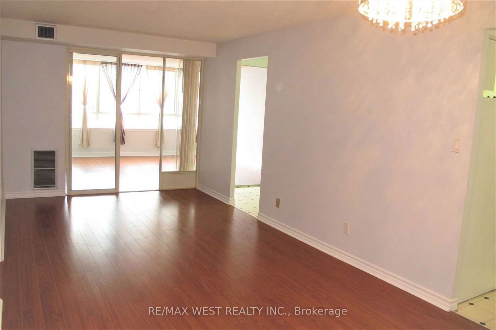 633 Bay St, unit 516 for rent