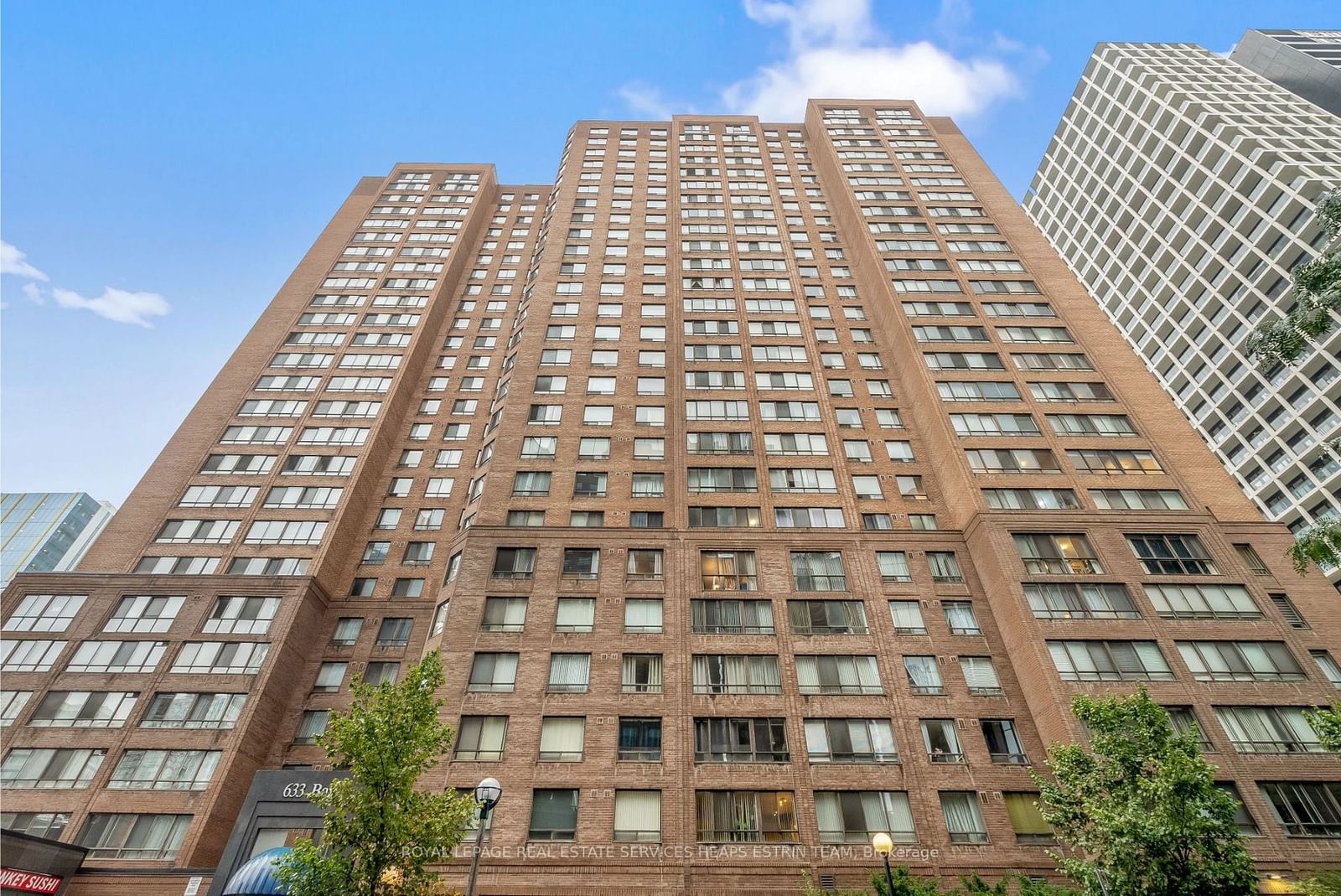 633 Bay St, unit 807 for sale