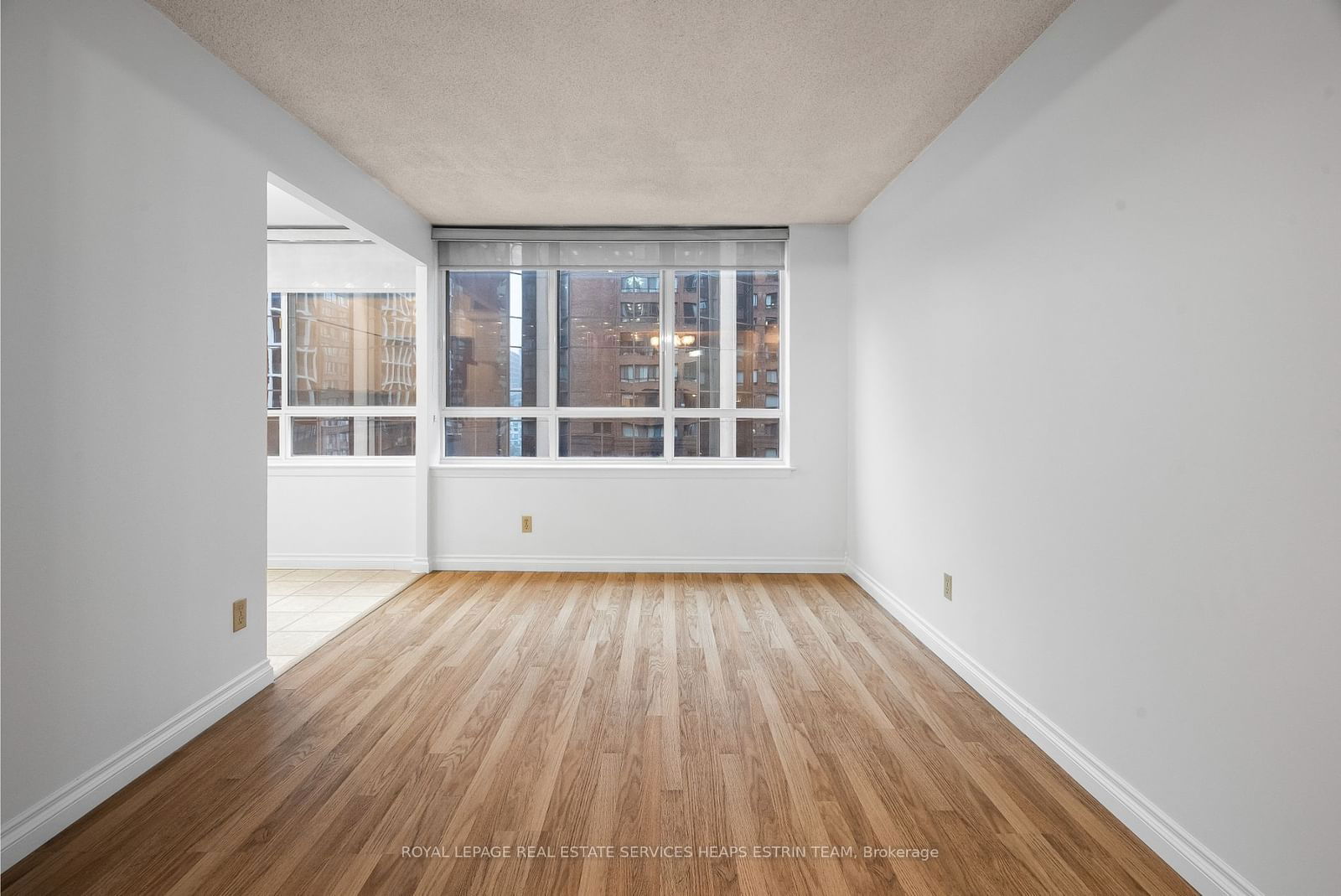 633 Bay St, unit 807 for sale