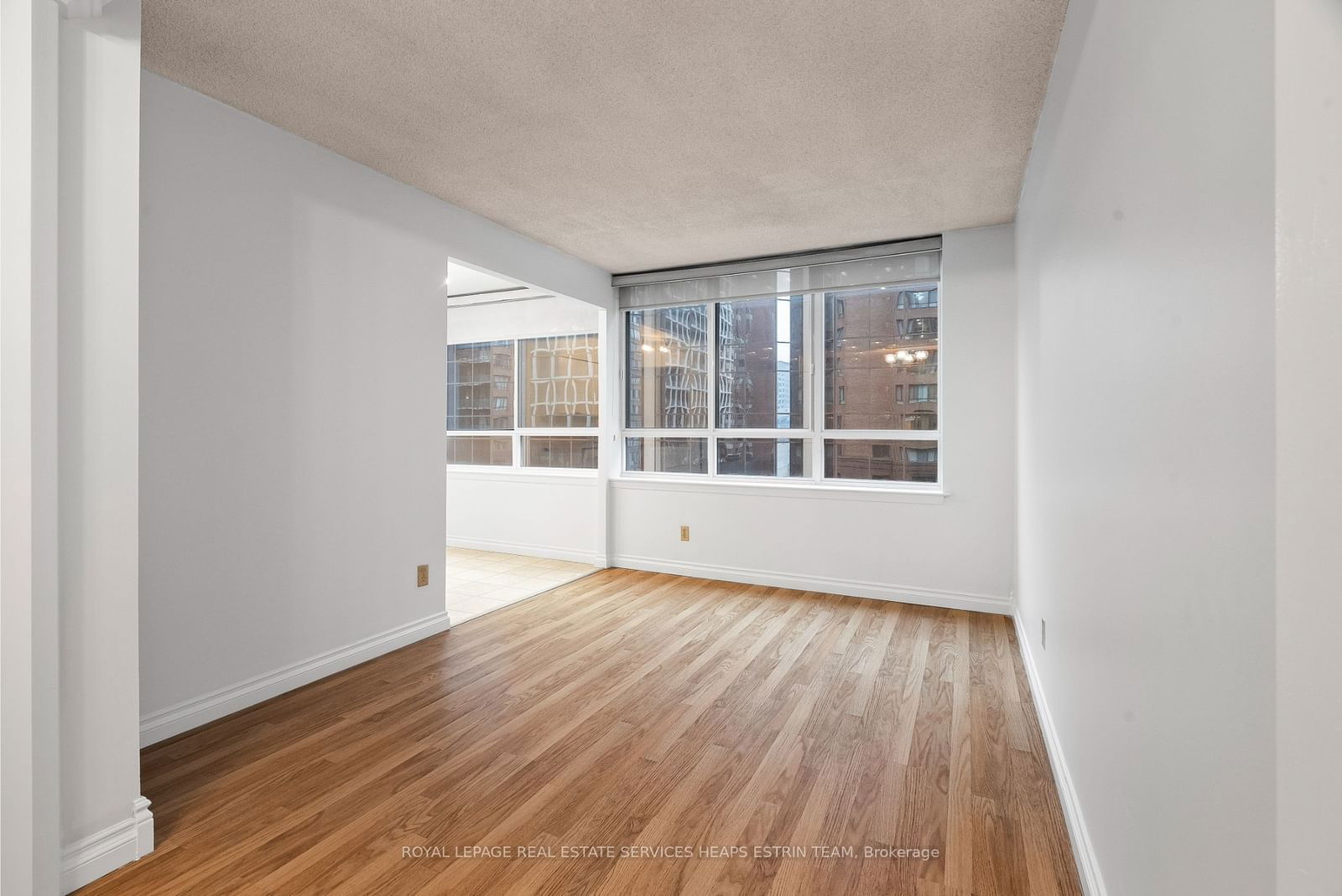 633 Bay St, unit 807 for sale