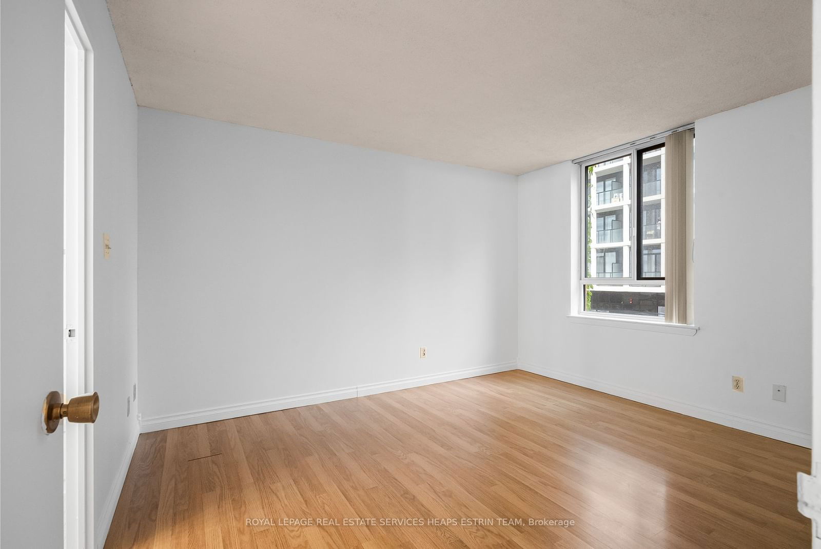 633 Bay St, unit 807 for sale