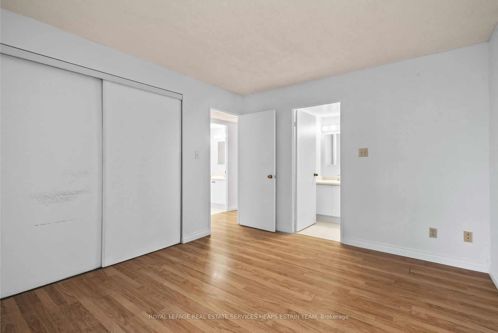 633 Bay St, unit 807 for sale