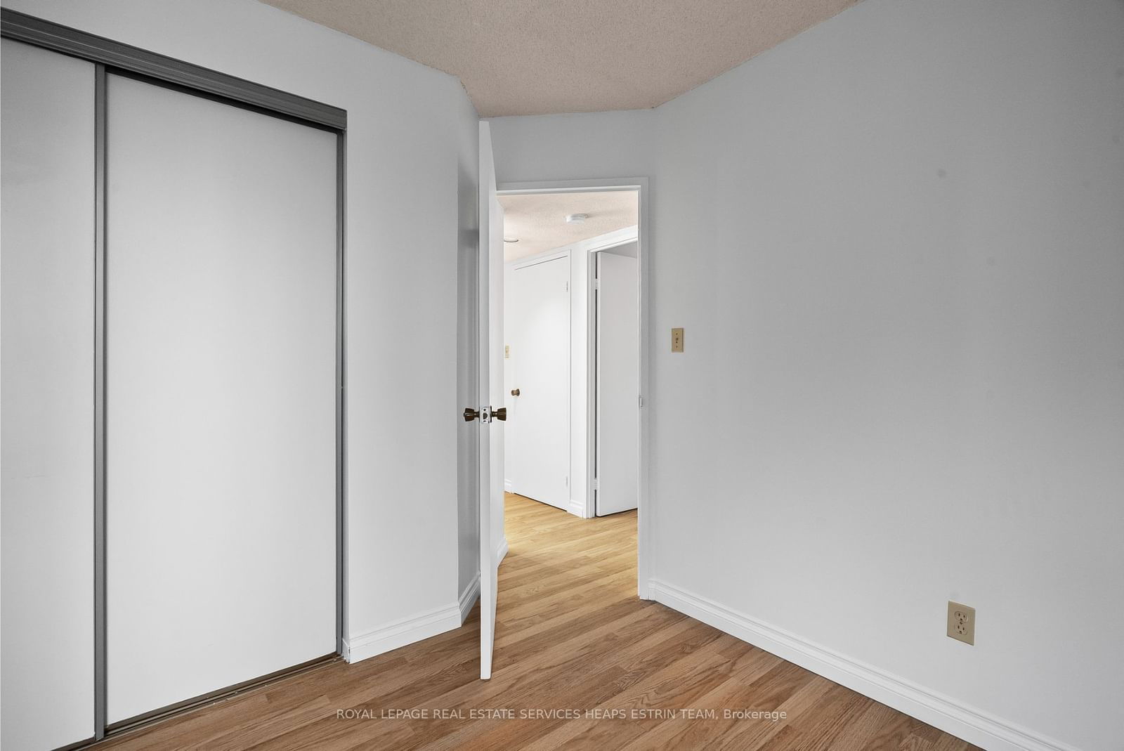 633 Bay St, unit 807 for sale