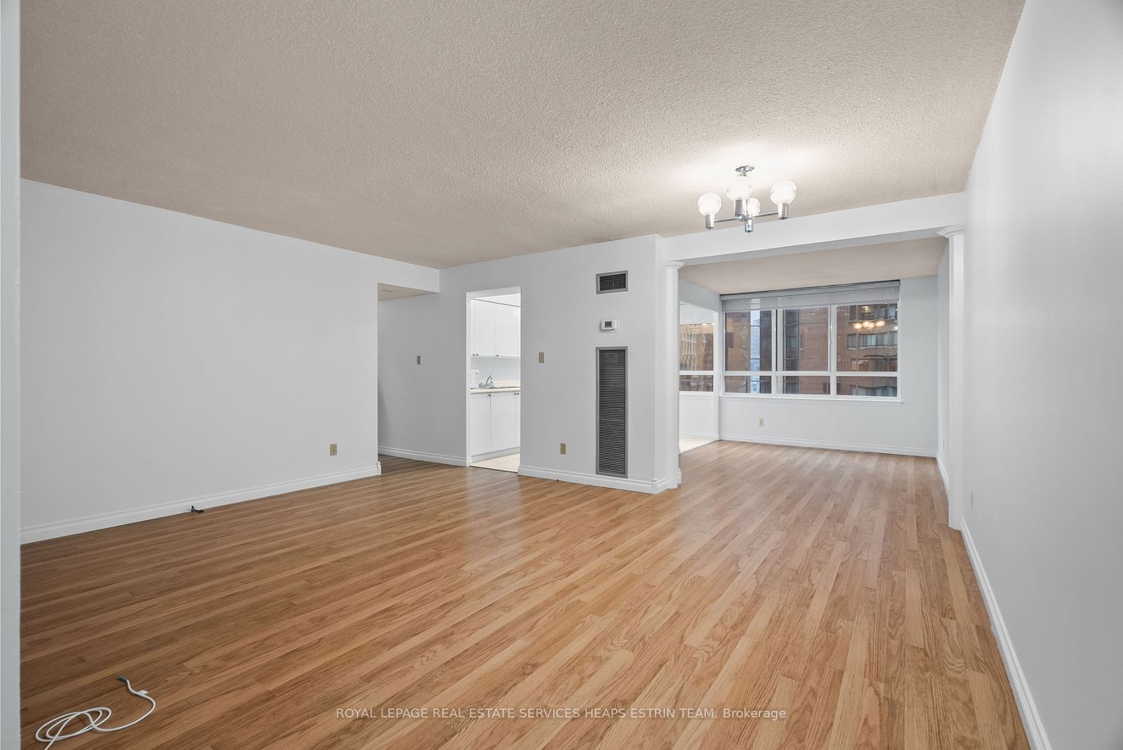 633 Bay St, unit 807 for sale