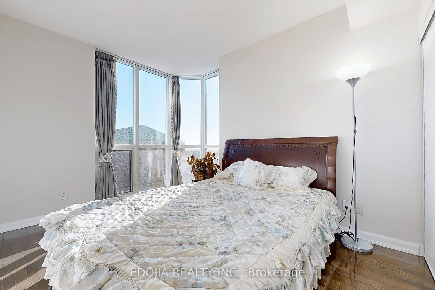 5793 Yonge St, unit 1505 for sale