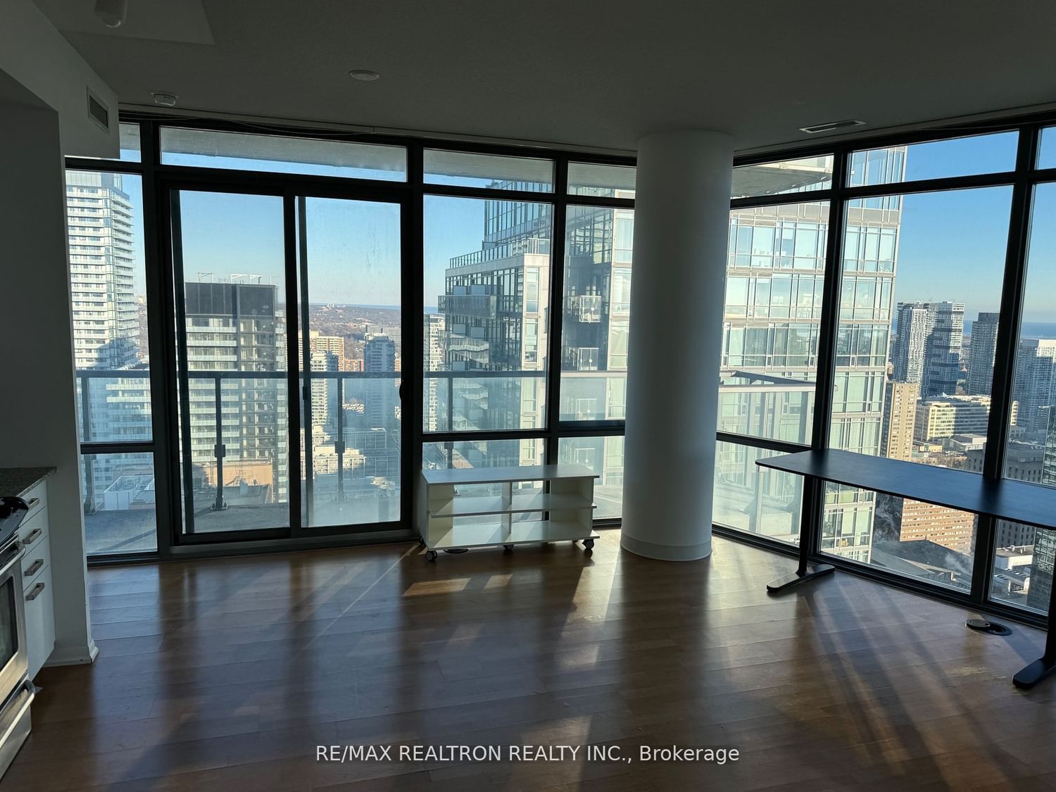 832 Bay St S, unit 4208 for rent