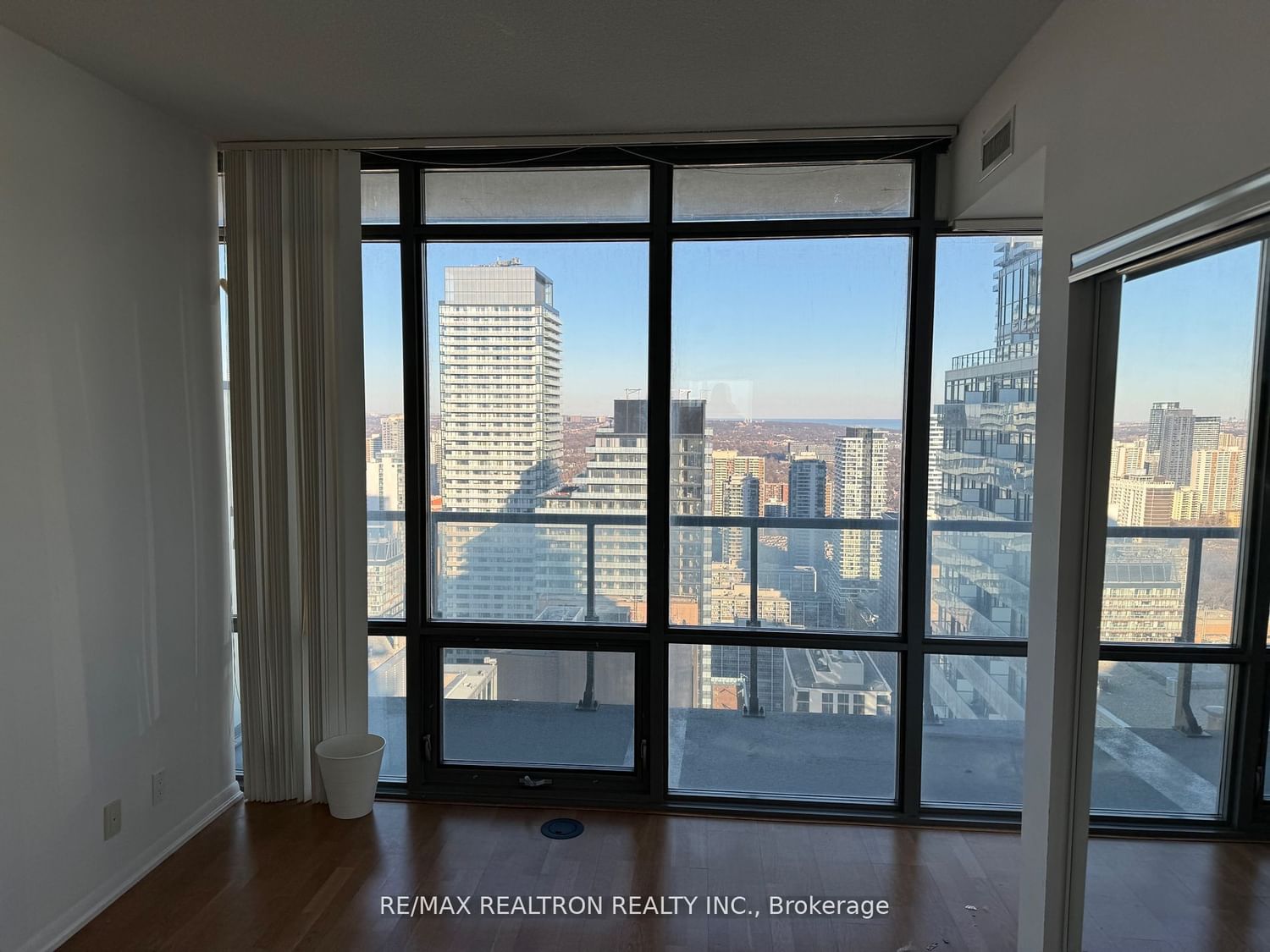 832 Bay St S, unit 4208 for rent