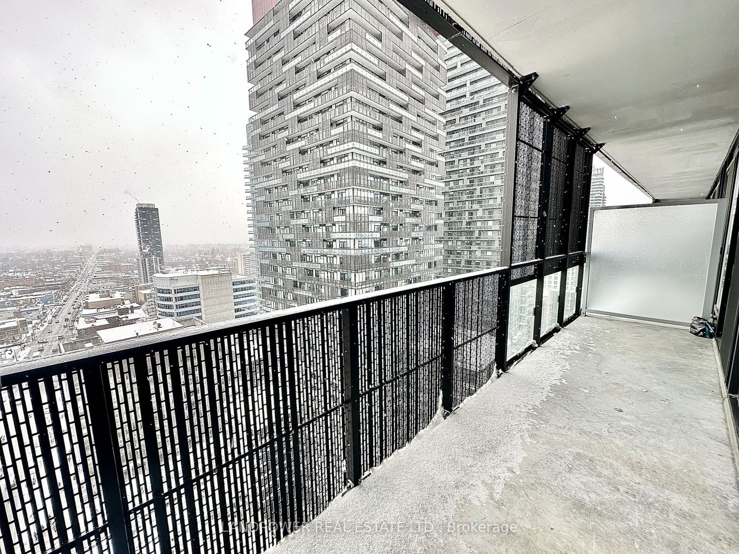 8 Eglinton Ave E, unit 1806 for rent