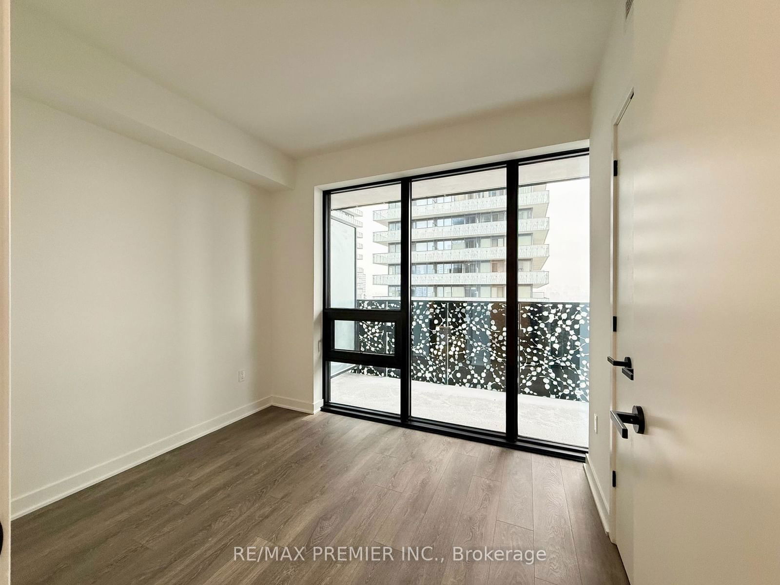 55 Charles St E, unit 2712 for rent