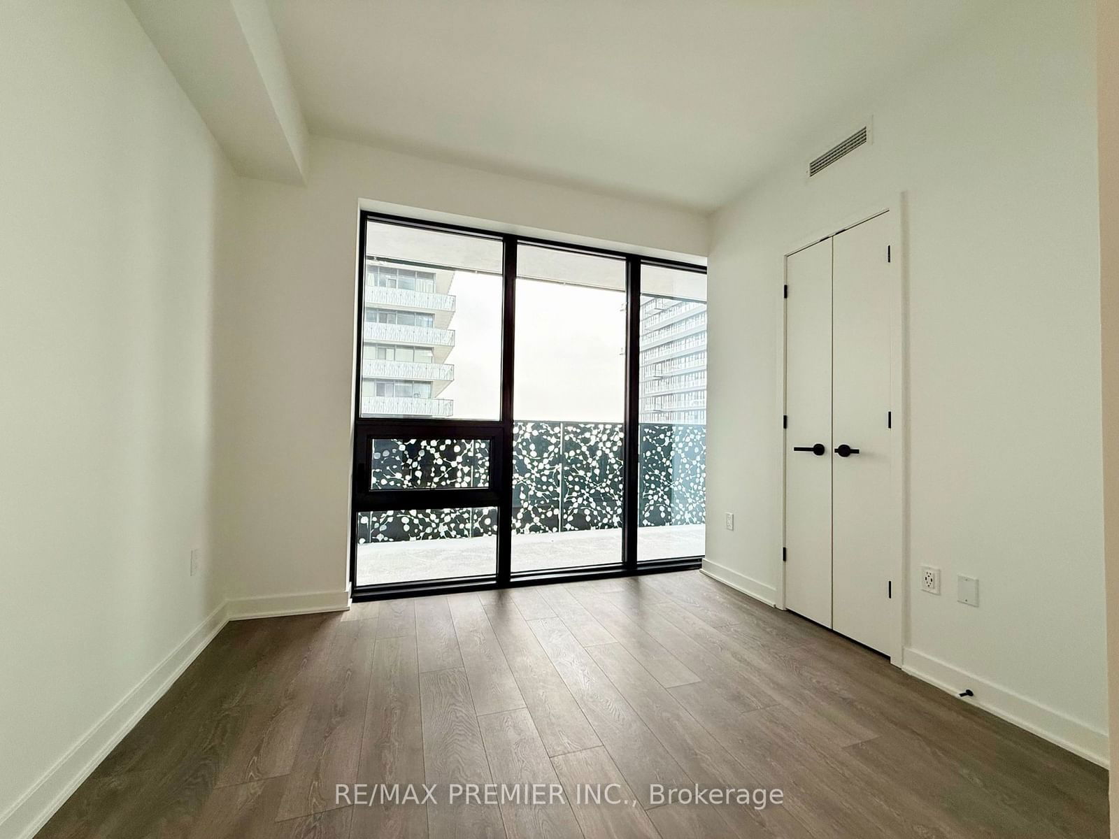 55 Charles St E, unit 2712 for rent