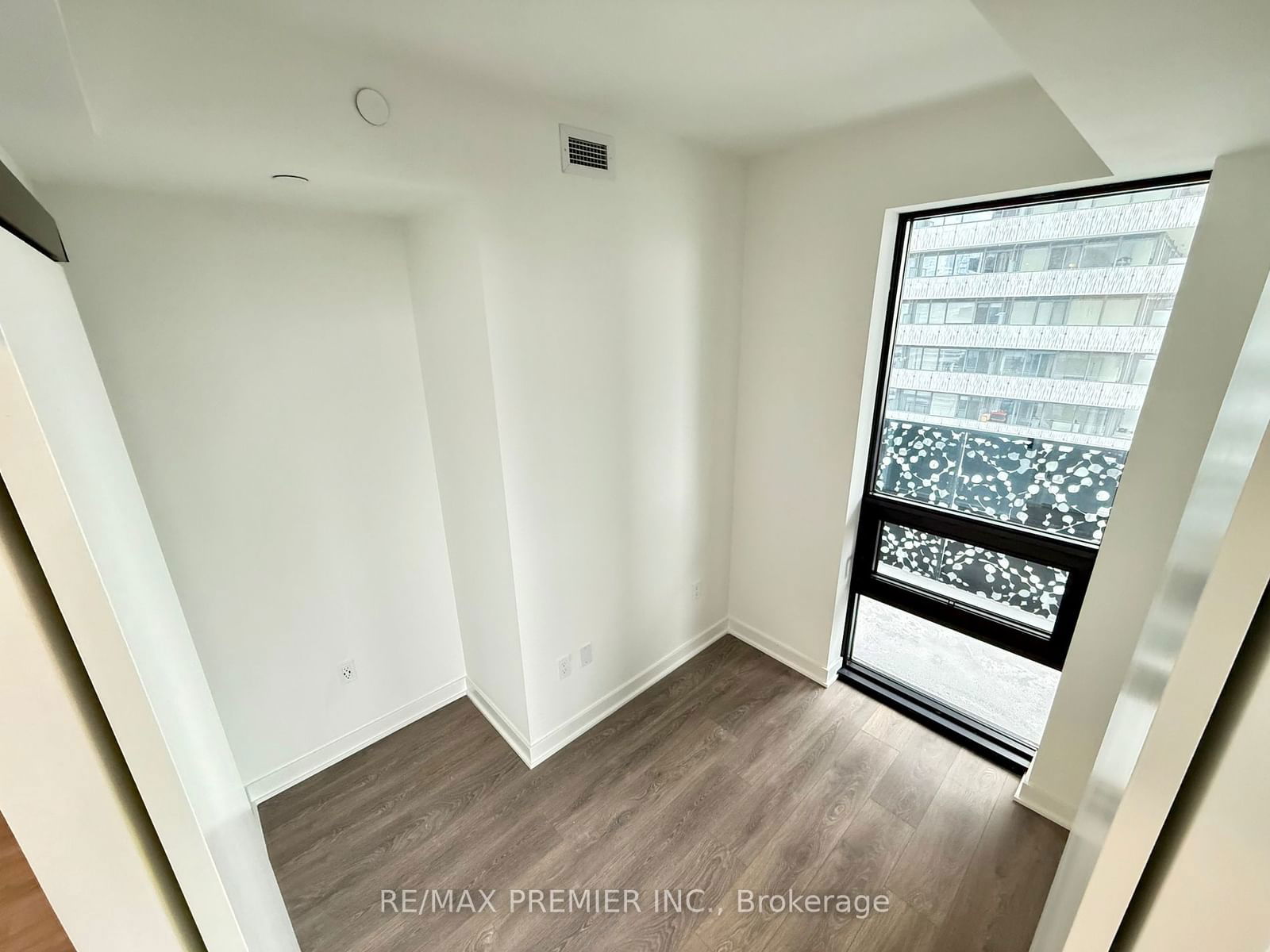 55 Charles St E, unit 2712 for rent