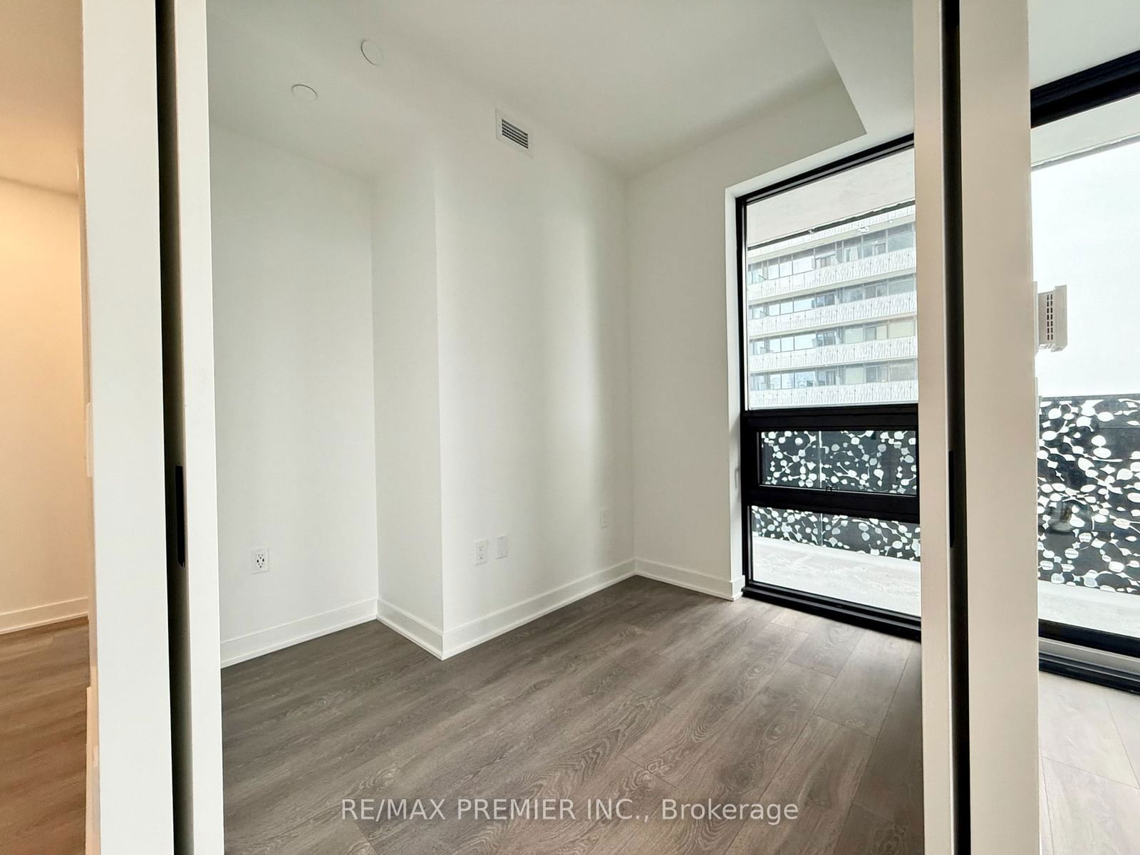 55 Charles St E, unit 2712 for rent