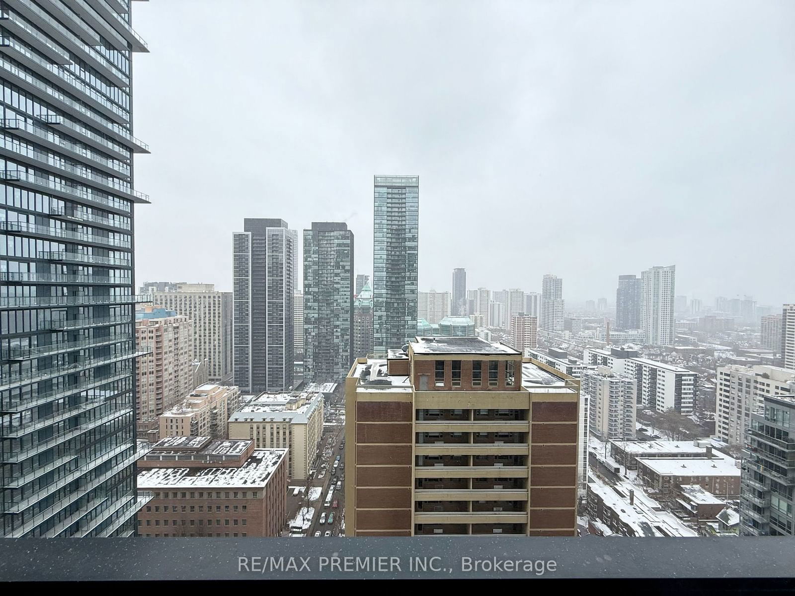 55 Charles St E, unit 2712 for rent