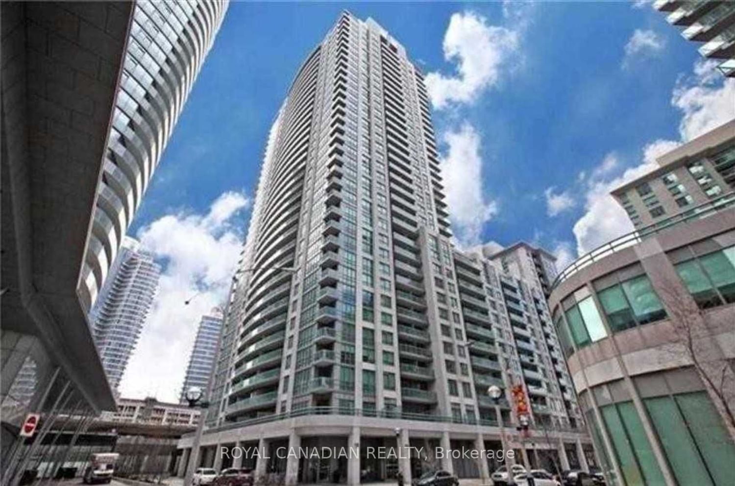 19 Grand Trunk Cres, unit 3907 for rent