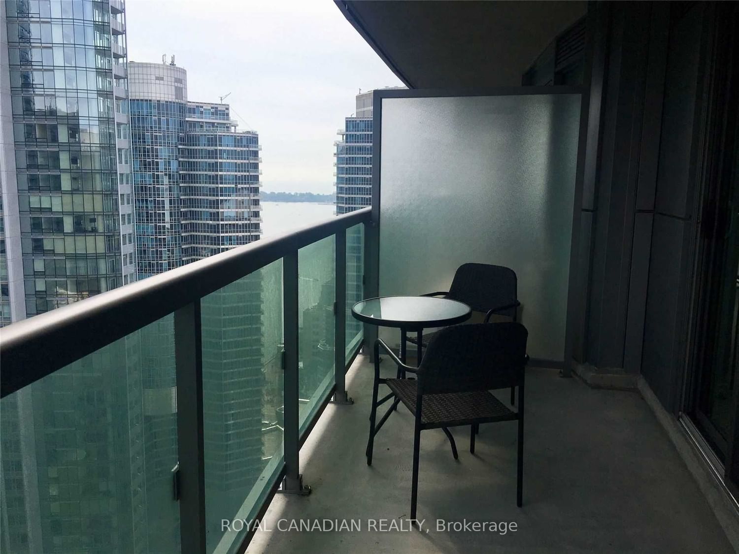 19 Grand Trunk Cres, unit 3907 for rent