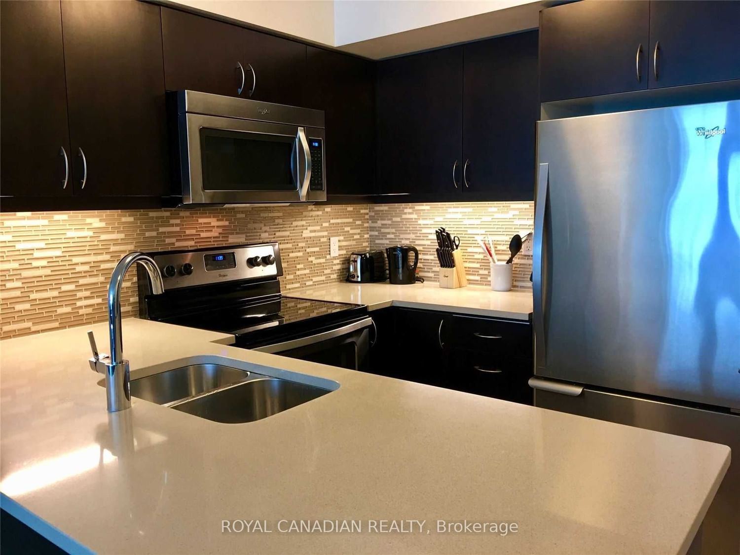 19 Grand Trunk Cres, unit 3907 for rent