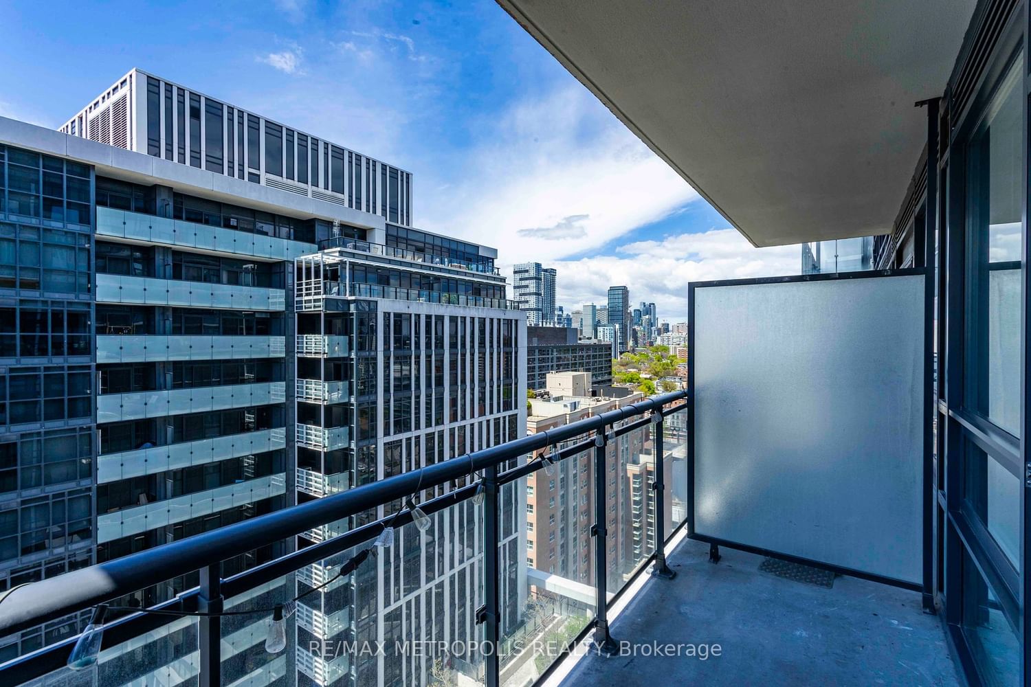 460 Adelaide St E, unit 2116 for sale