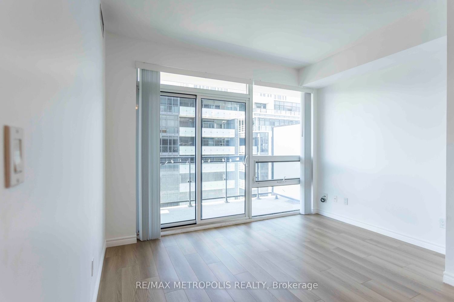 460 Adelaide St E, unit 2116 for sale