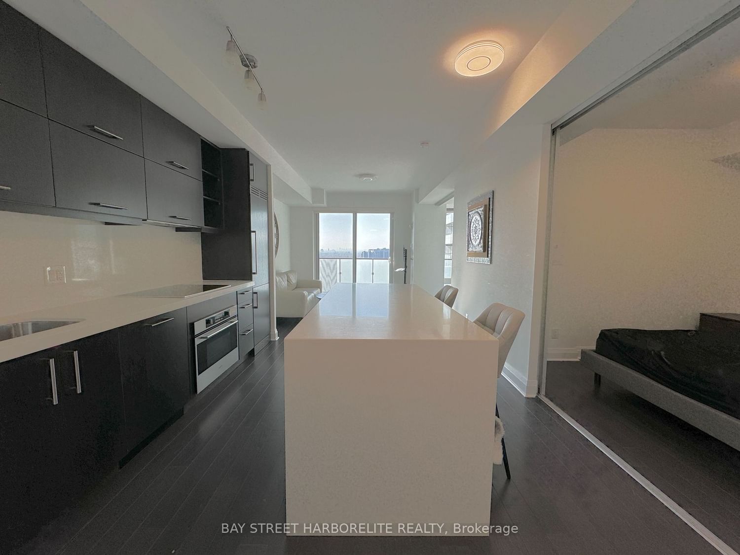 1080 BAY St, unit 2105 for rent