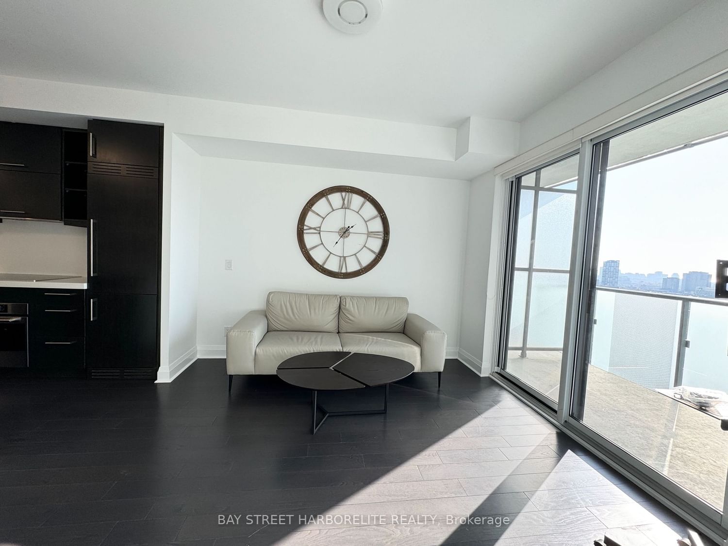 1080 BAY St, unit 2105 for rent