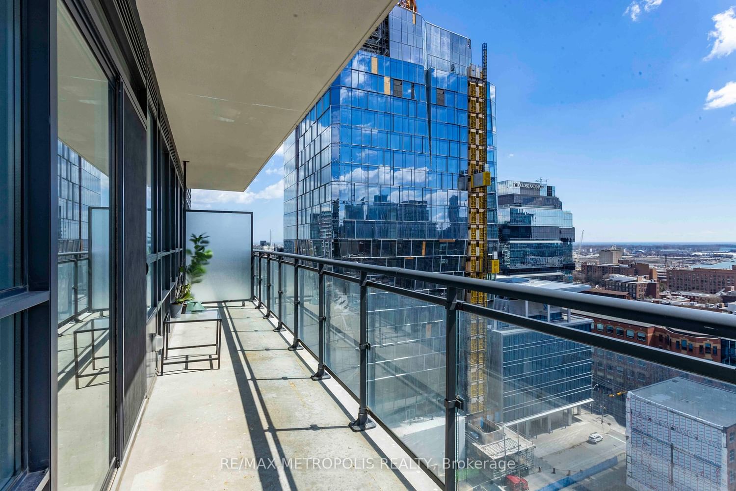 460 Adelaide St E, unit 2115 for sale