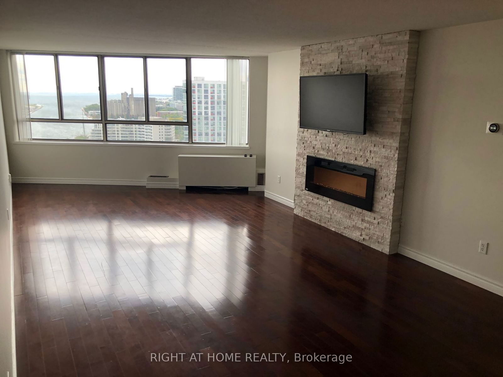 270 Queens Quay W, unit 1904 for rent