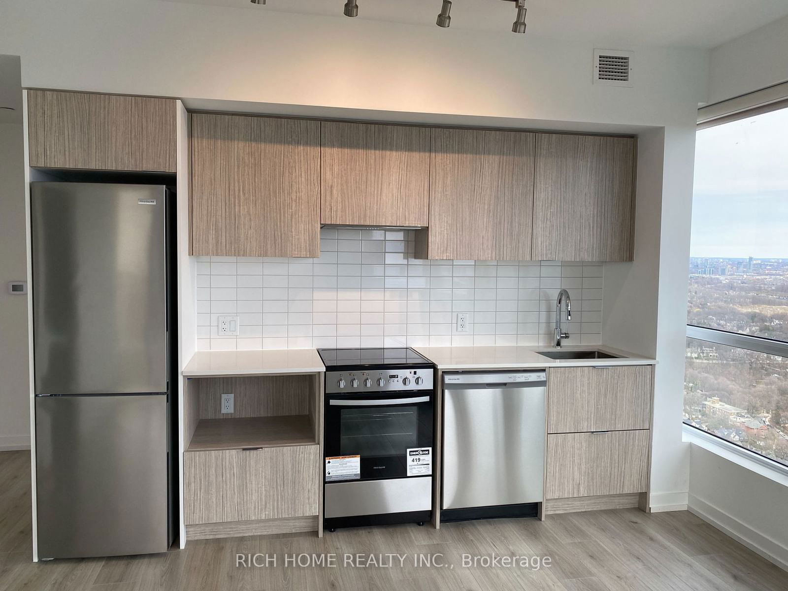 395 Bloor St E, unit 4810 for rent