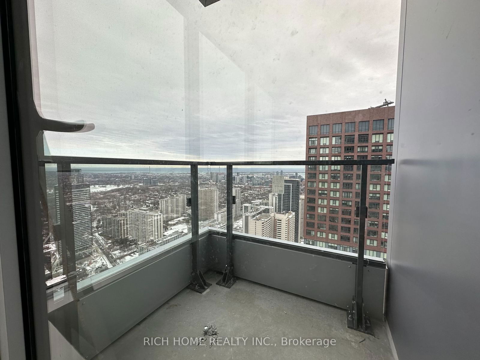 395 Bloor St E, unit 4810 for rent