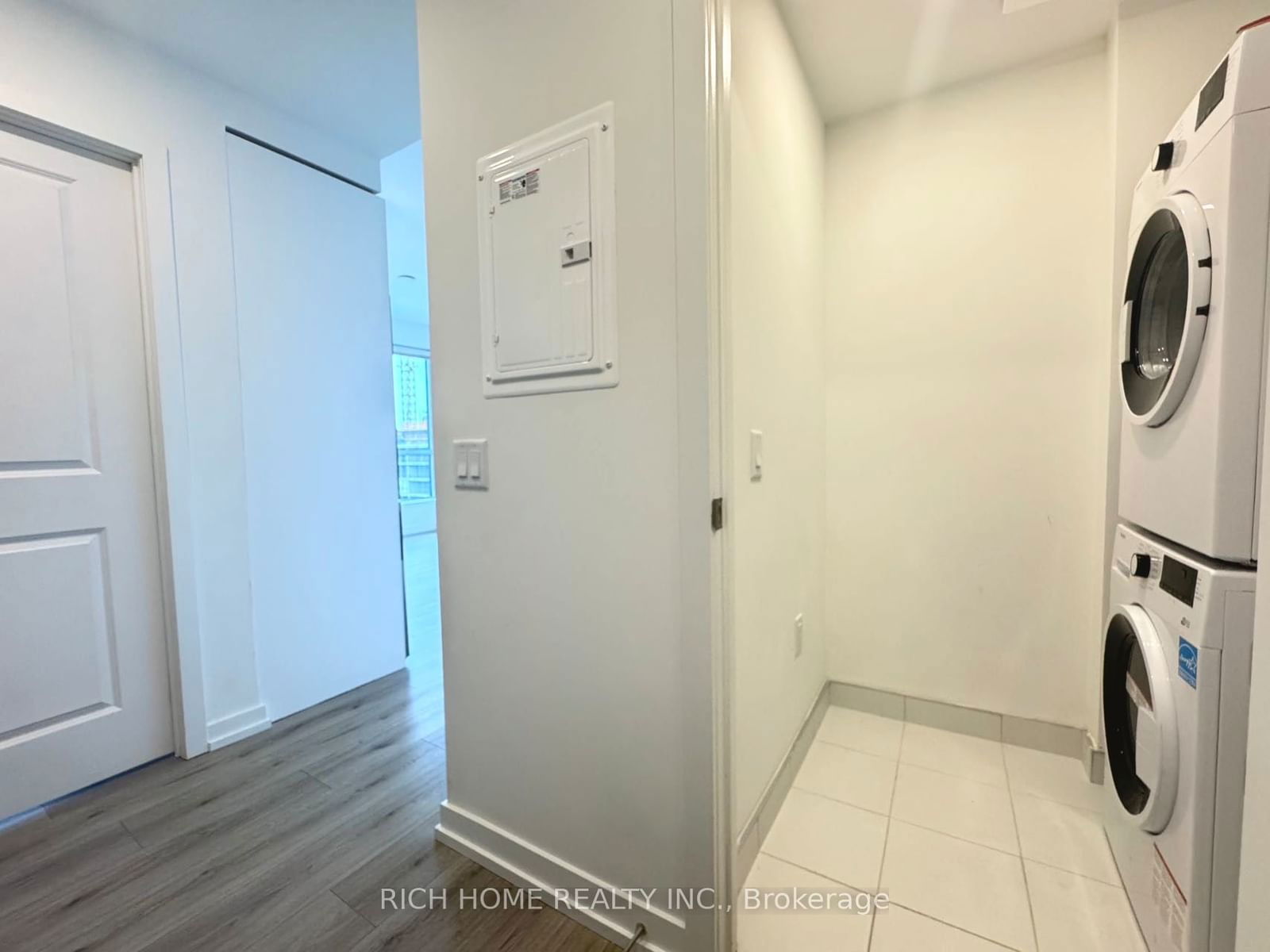 395 Bloor St E, unit 4810 for rent