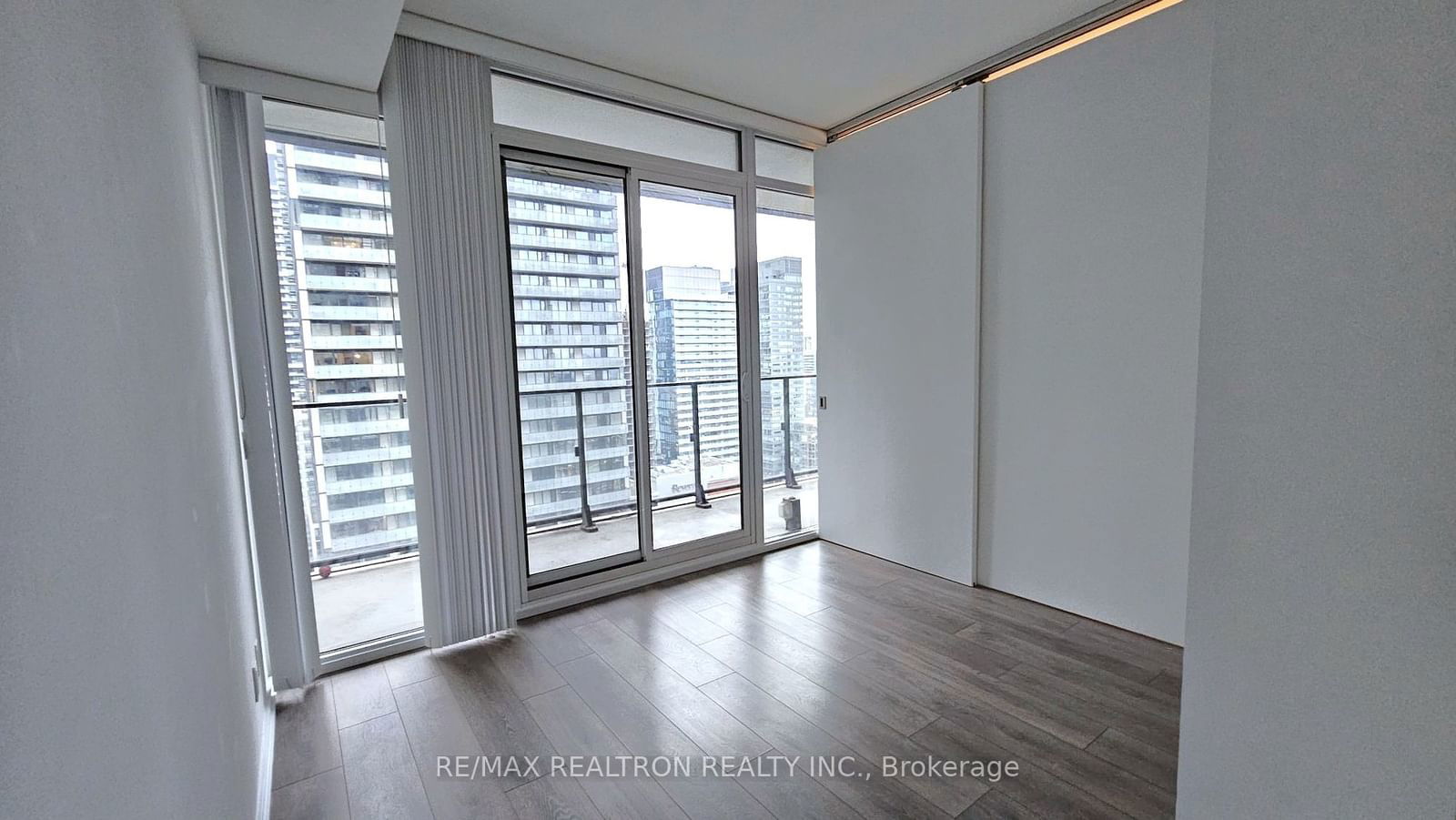 125 Peter St, unit 2410 for rent