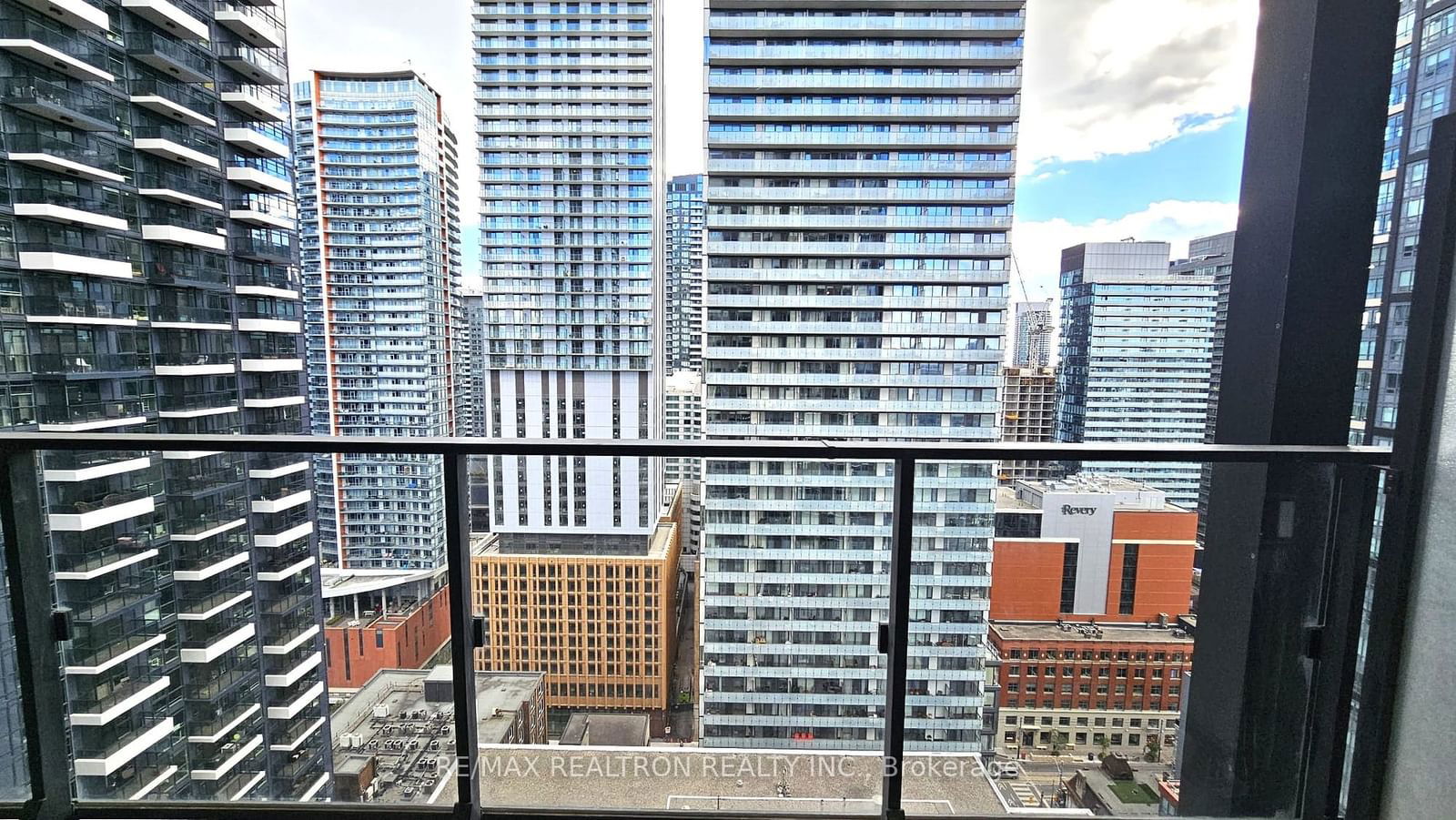 125 Peter St, unit 2410 for rent