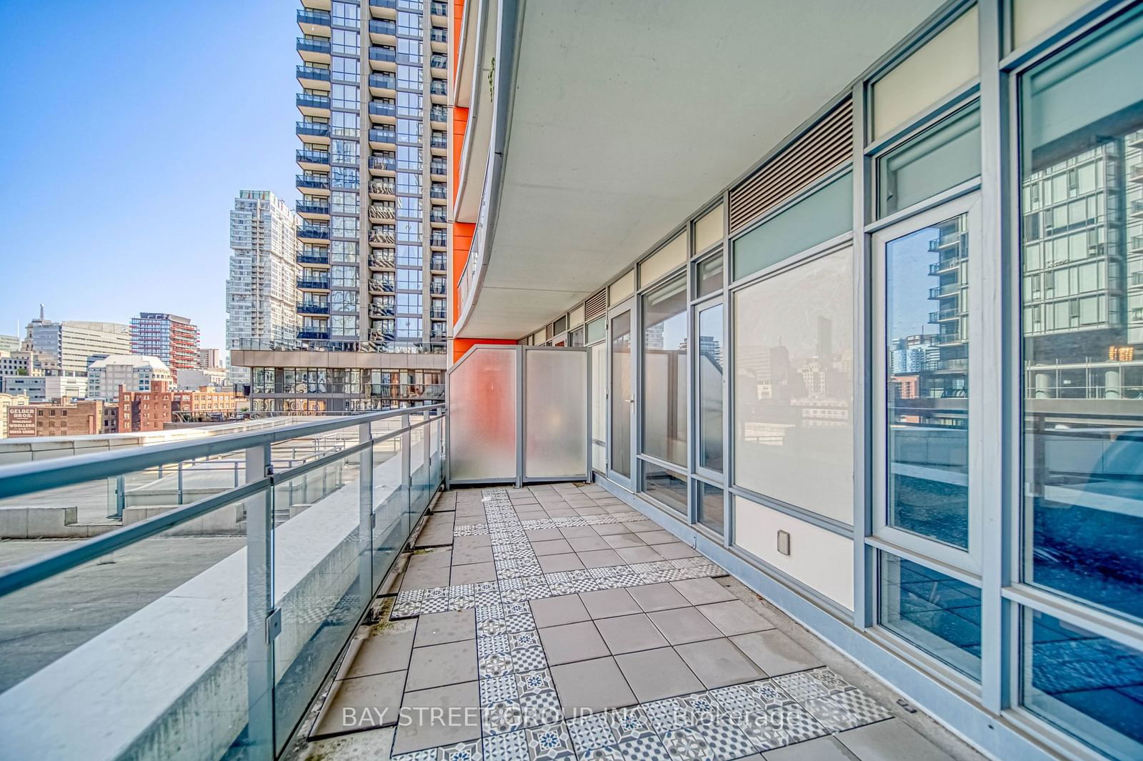 21 Widmer St, unit 704 for sale