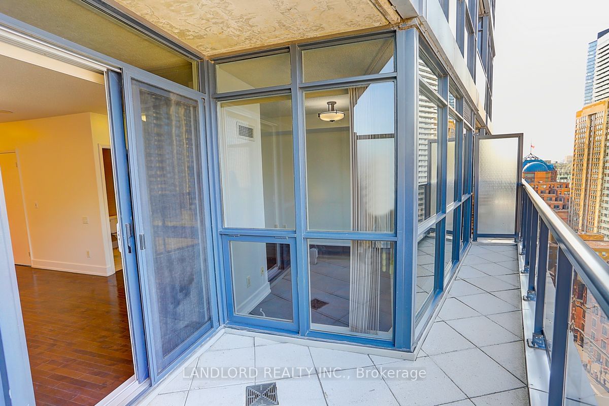 21 Carlton St, unit 2003 for rent