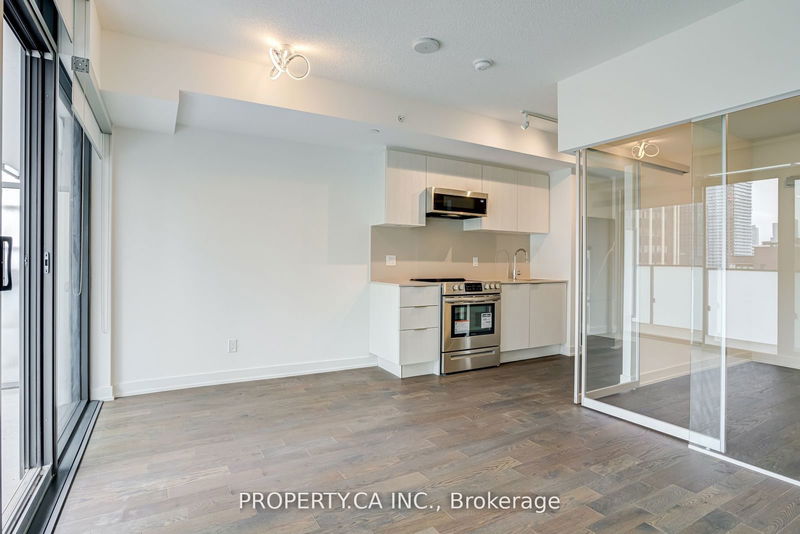 25 Richmond St E, unit 915 for rent