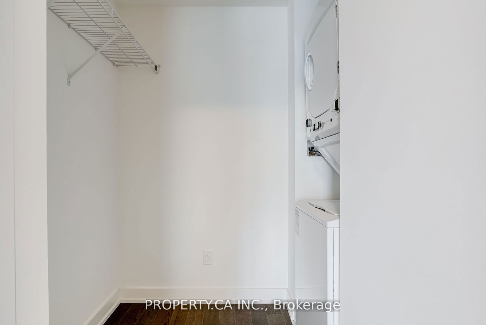 25 Richmond St E, unit 915 for rent