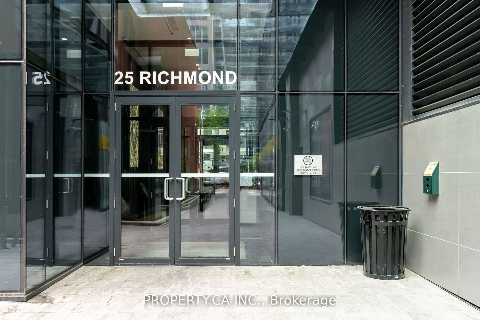 25 Richmond St E, unit 915 for rent