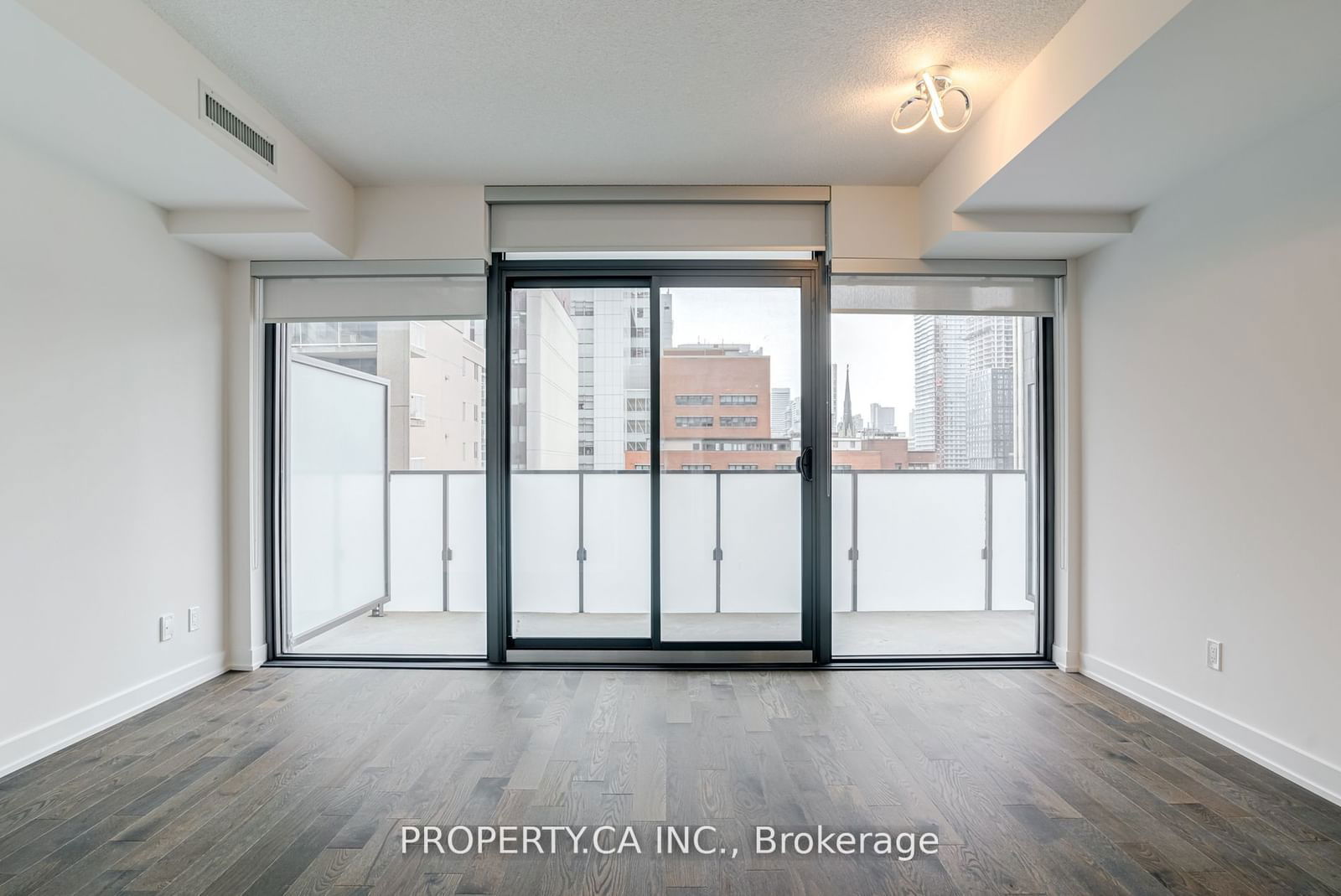 25 Richmond St E, unit 915 for rent