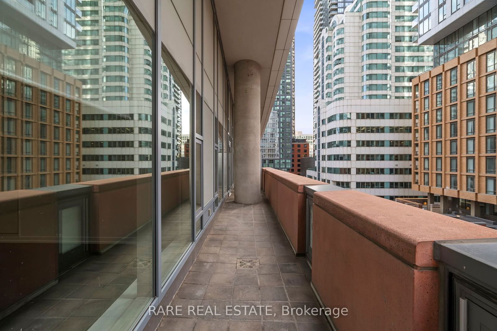 21 Widmer St, unit 621 for rent