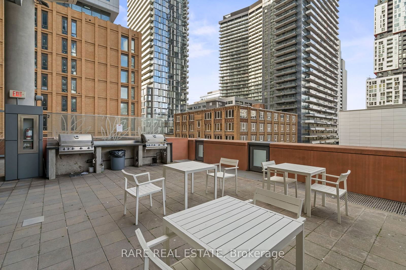 21 Widmer St, unit 621 for rent