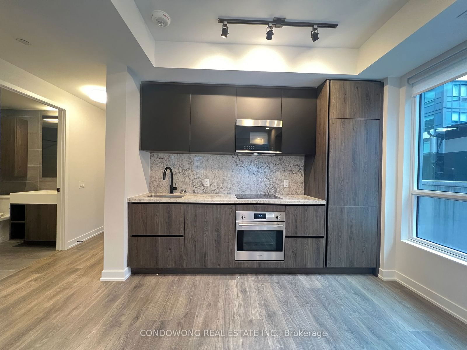 108 Peter St, unit 816 for rent