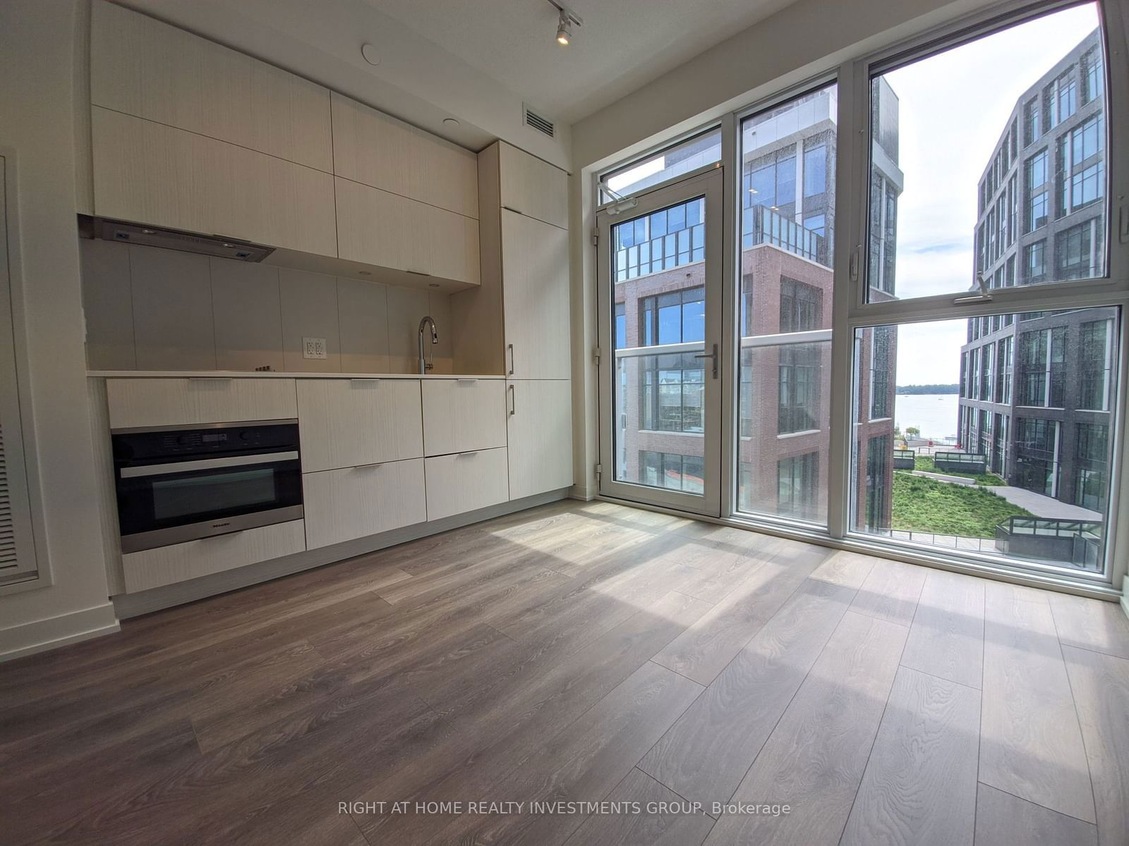 20 Richardson St, unit 810 for sale