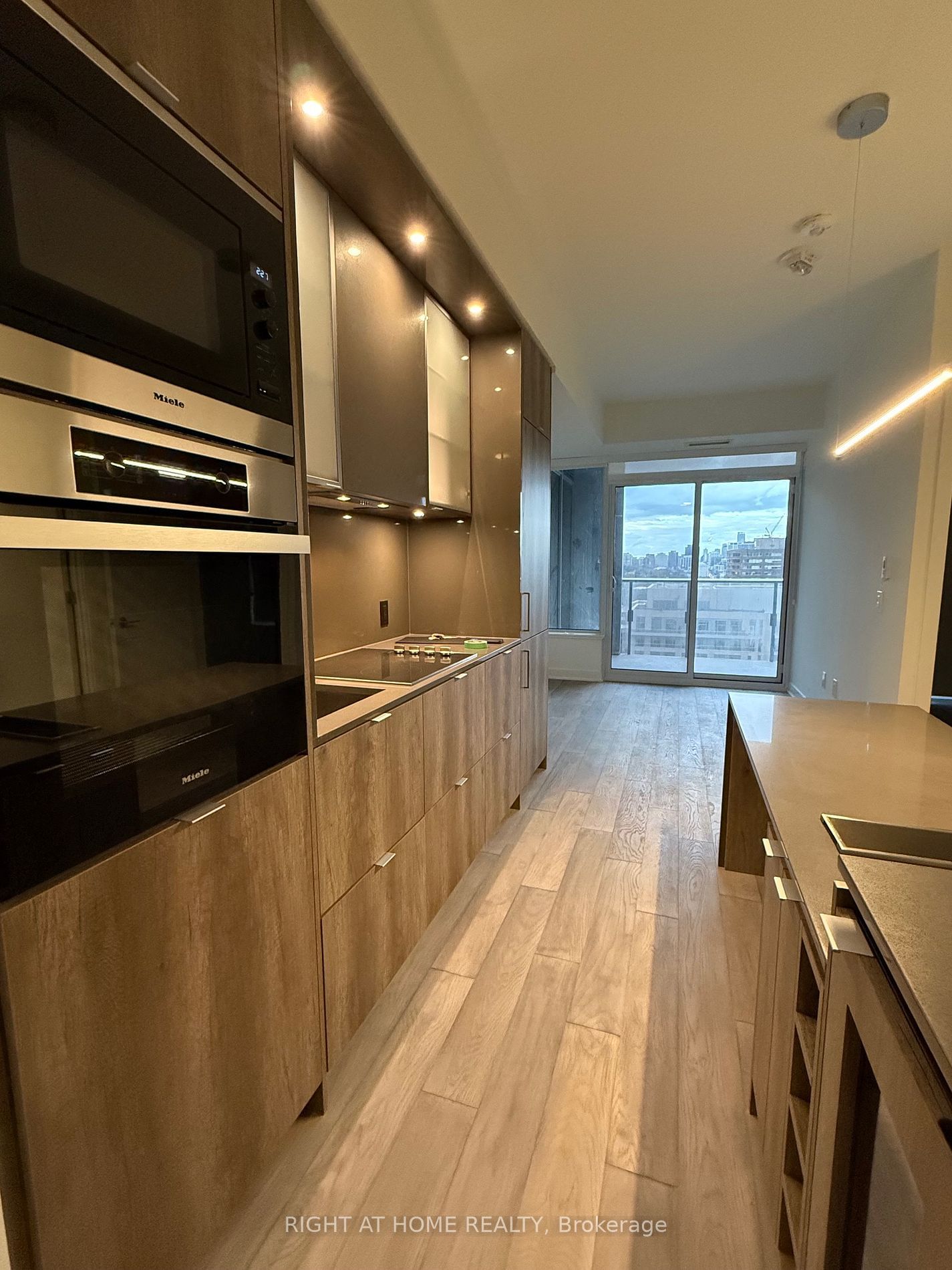 11 Yorkville Ave, unit 1604 for rent