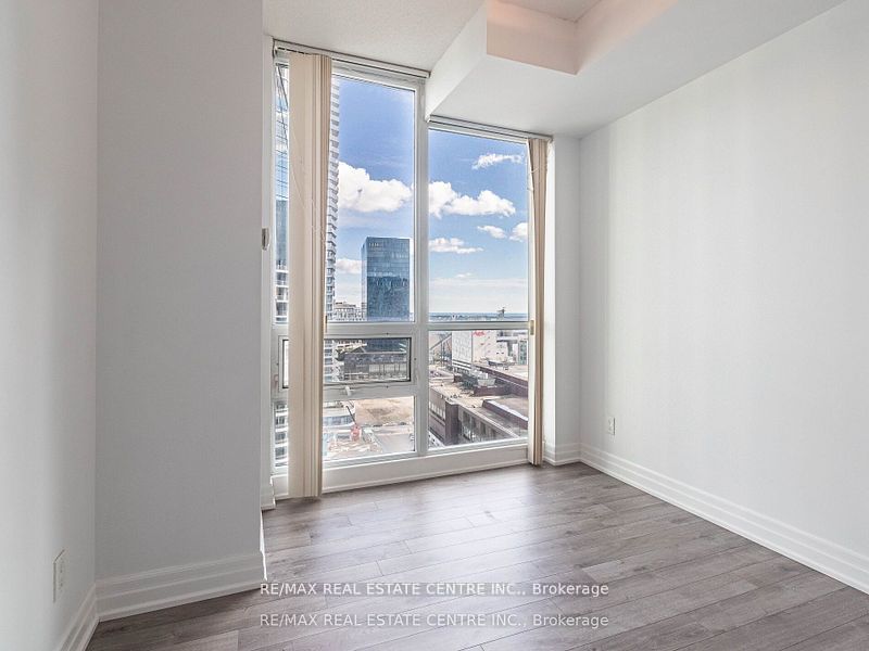 12 Yonge St, unit 2002 for rent