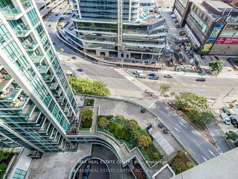 12 Yonge St, unit 2002 for rent