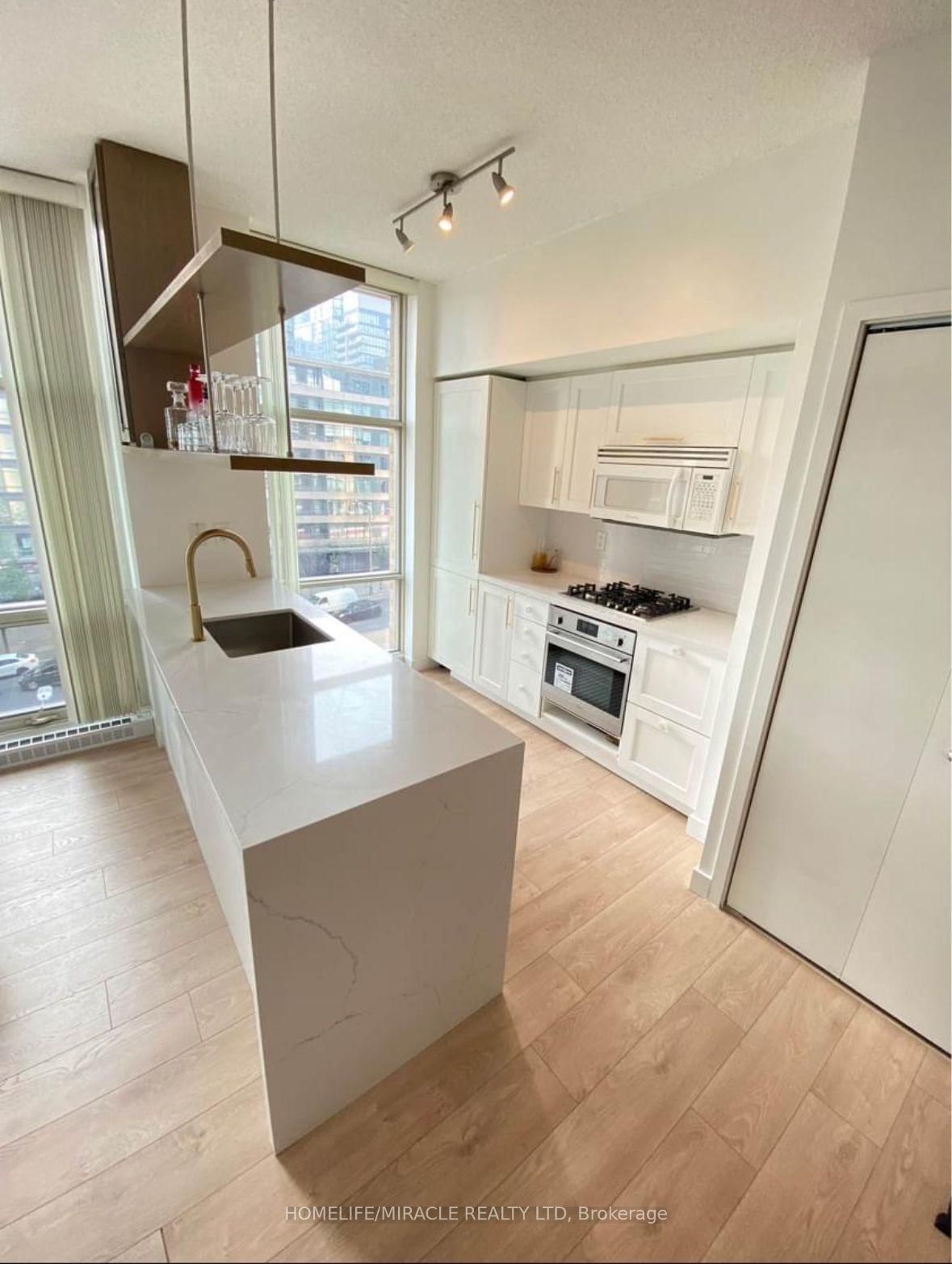 9 Spadina Ave, unit 505 for rent