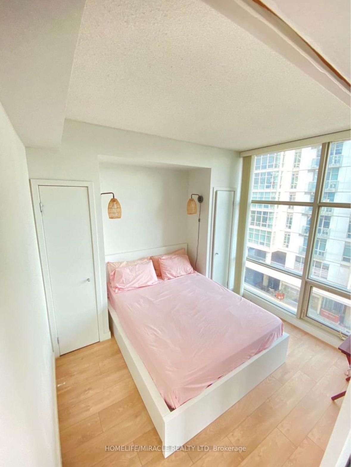 9 Spadina Ave, unit 505 for rent